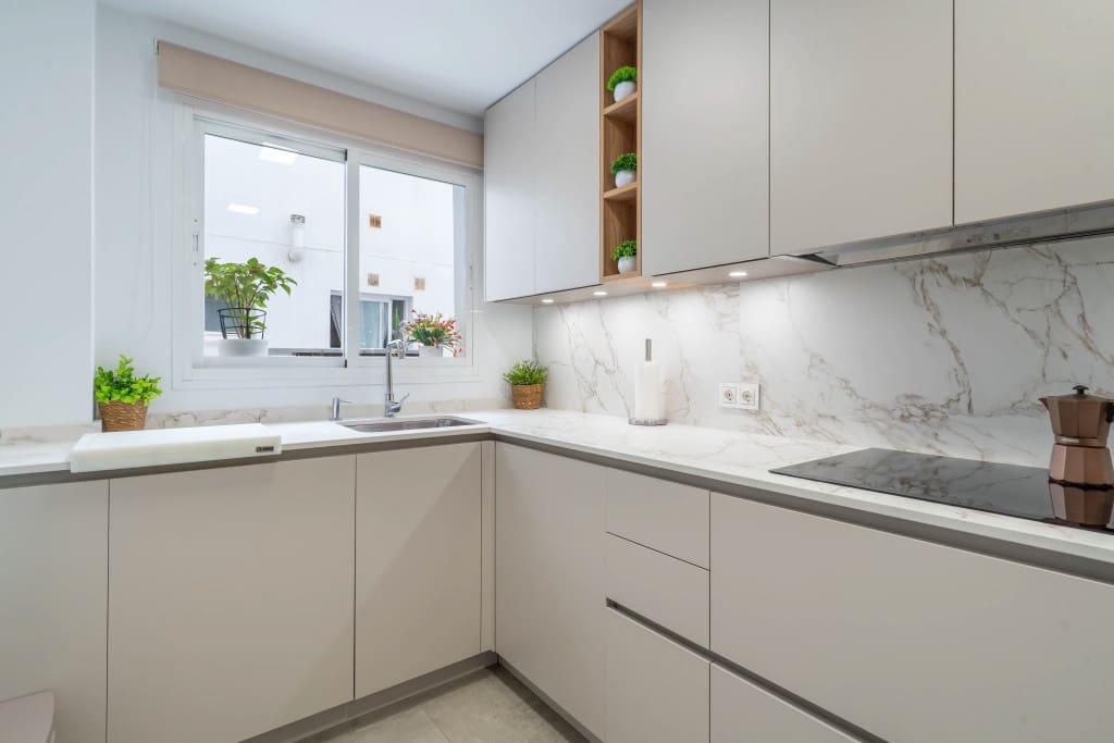 2 soverom Leilighet til salgs i Estepona med svømmebasseng garasje - € 534 000 (Ref: 9272281)