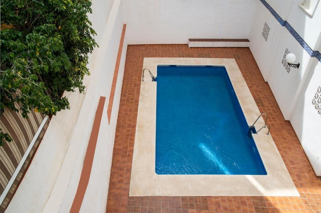 2 soverom Leilighet til salgs i Estepona med svømmebasseng garasje - € 534 000 (Ref: 9272281)