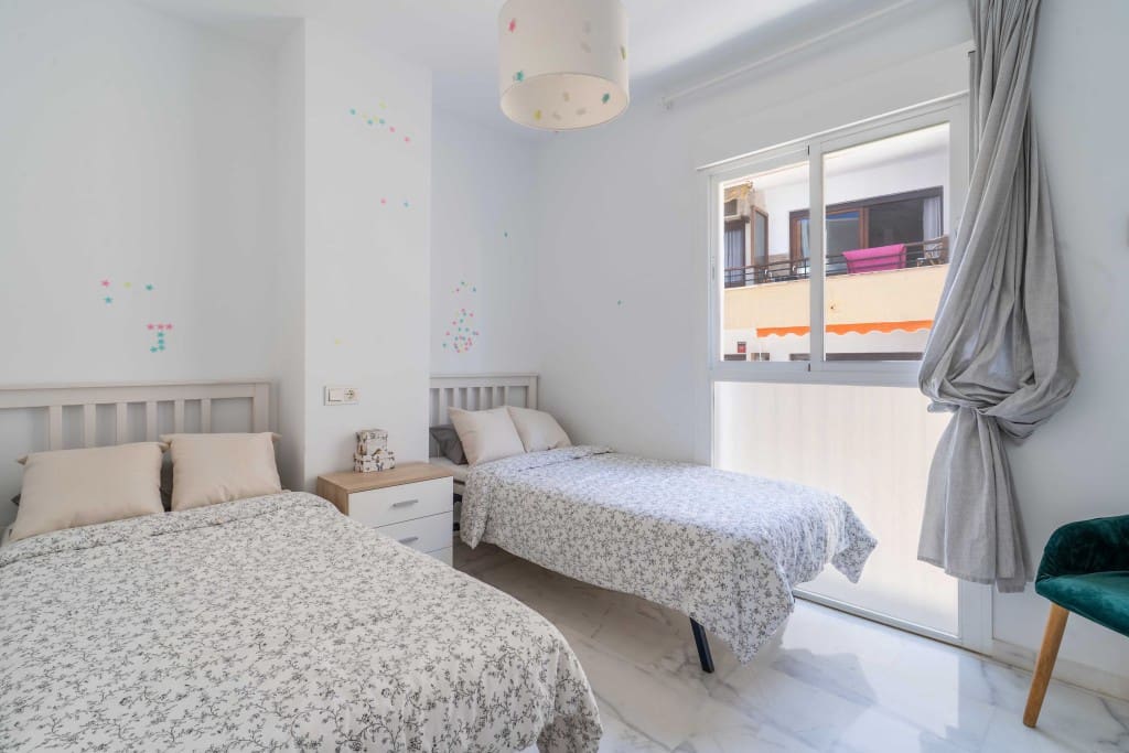 2 soverom Leilighet til salgs i Estepona med svømmebasseng garasje - € 534 000 (Ref: 9272281)