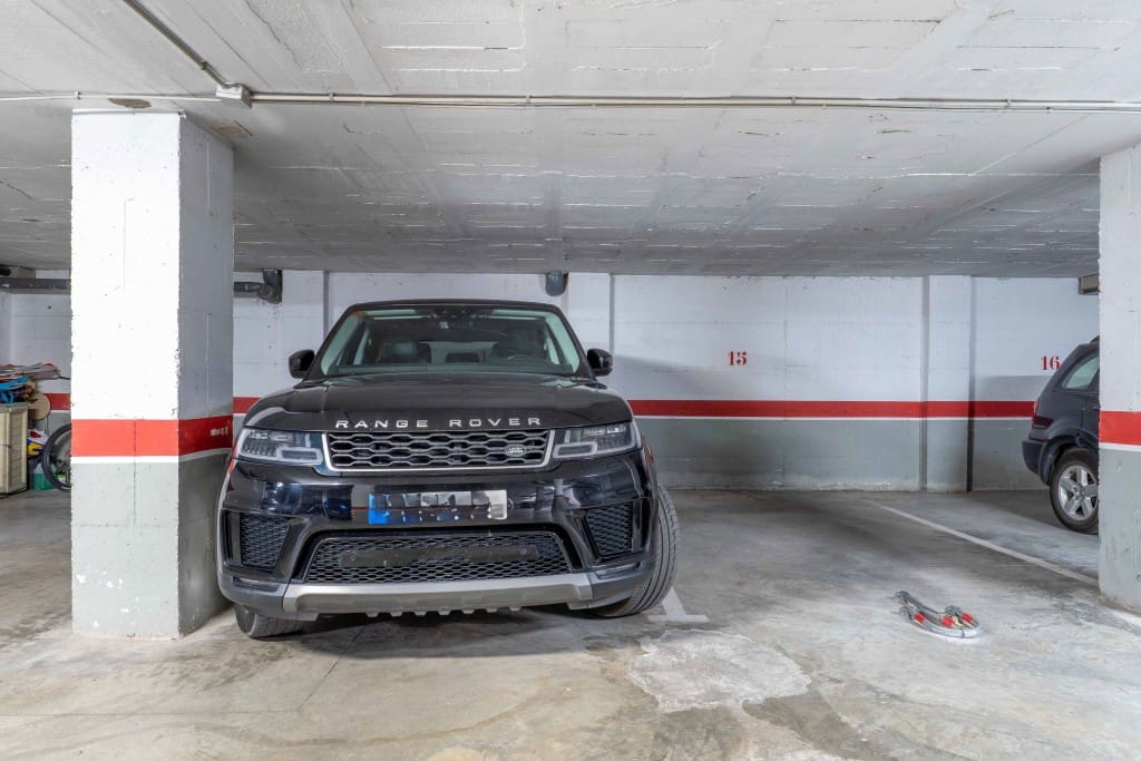 2 soverom Leilighet til salgs i Estepona med svømmebasseng garasje - € 534 000 (Ref: 9272281)