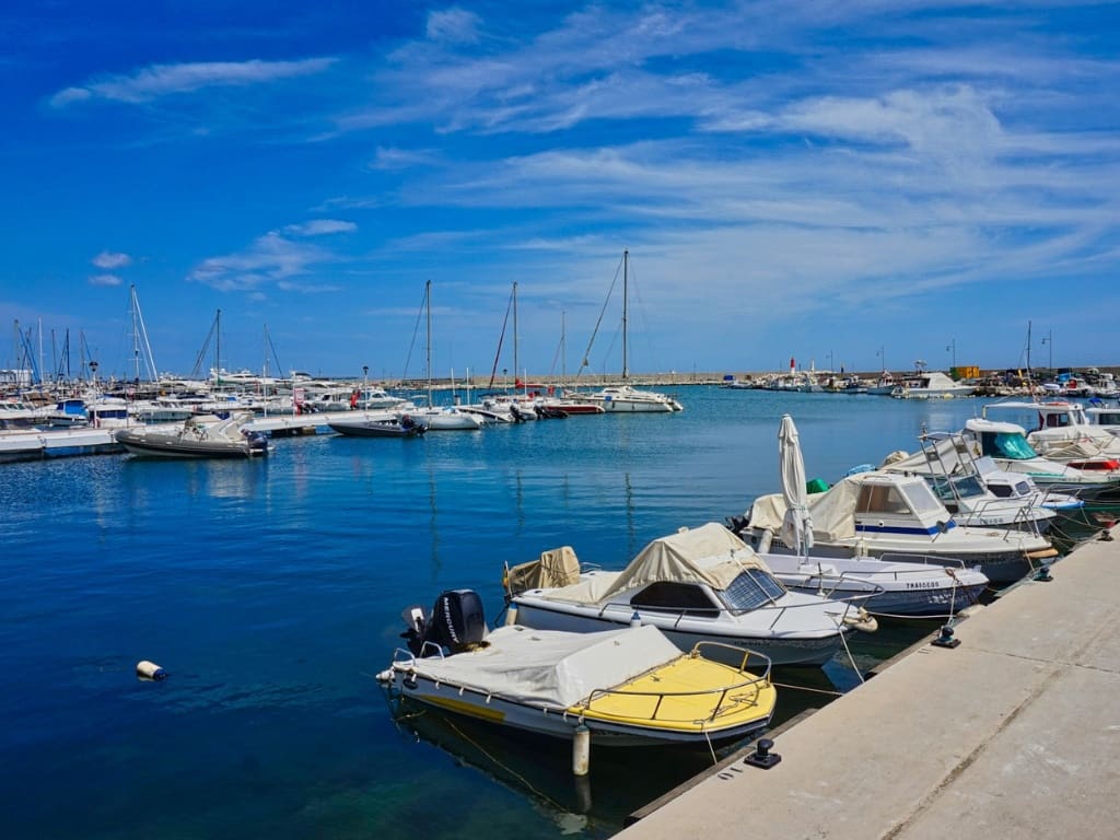 2 bedroom Apartment for sale in Estepona with pool garage - € 534,000 (Ref: 9272281)