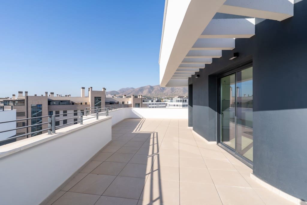 2 bedroom Penthouse for sale in Torremolinos with pool - € 925,000 (Ref: 9294948)