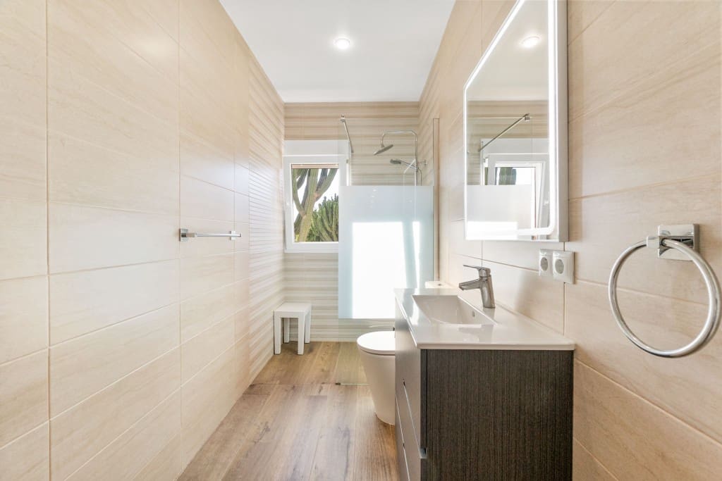 6 makuuhuone Omakotitalo myytävänä paikassa San Miguel de Salinas mukana uima-altaan 
autotalli - 899 000 € (Ref: 9296761)