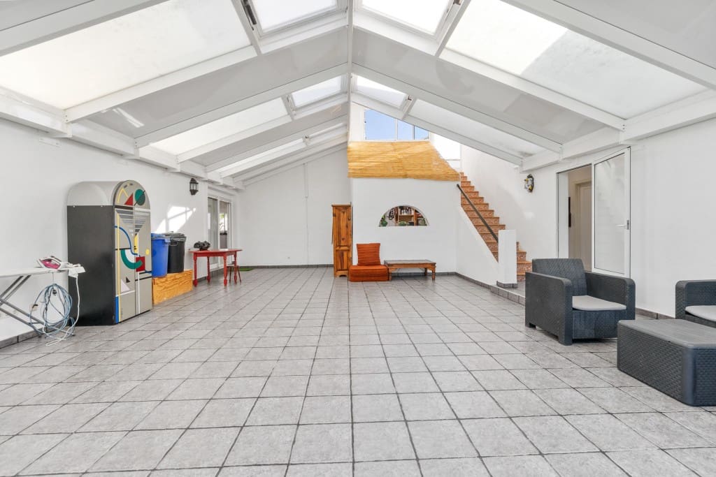 6 makuuhuone Omakotitalo myytävänä paikassa San Miguel de Salinas mukana uima-altaan 
autotalli - 899 000 € (Ref: 9296761)