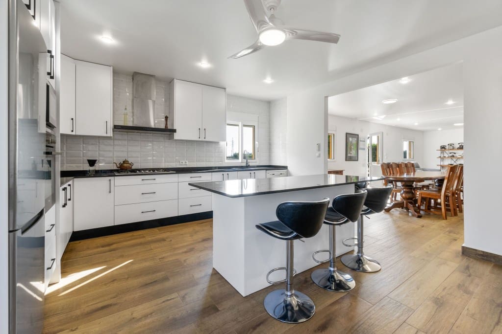 6 makuuhuone Omakotitalo myytävänä paikassa San Miguel de Salinas mukana uima-altaan 
autotalli - 899 000 € (Ref: 9296761)