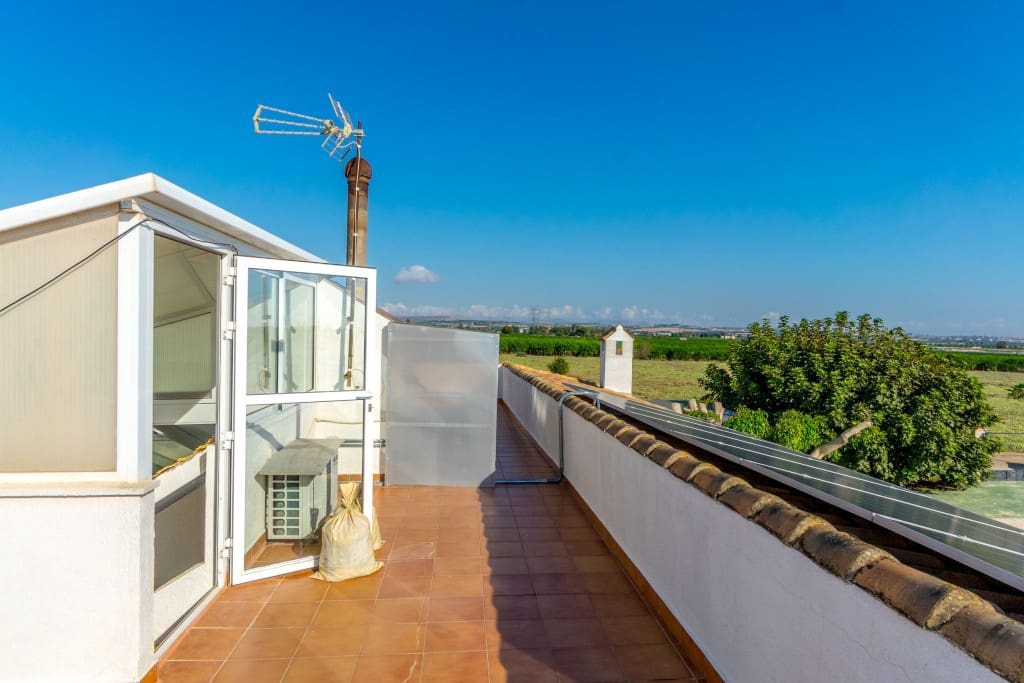 6 makuuhuone Omakotitalo myytävänä paikassa San Miguel de Salinas mukana uima-altaan 
autotalli - 899 000 € (Ref: 9296761)