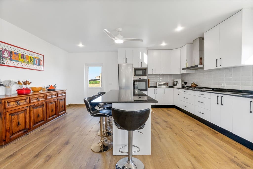 6 makuuhuone Omakotitalo myytävänä paikassa San Miguel de Salinas mukana uima-altaan 
autotalli - 899 000 € (Ref: 9296761)