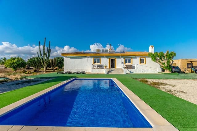 6 makuuhuone Omakotitalo myytävänä paikassa San Miguel de Salinas mukana uima-altaan 
autotalli - 899 000 € (Ref: 9296761)