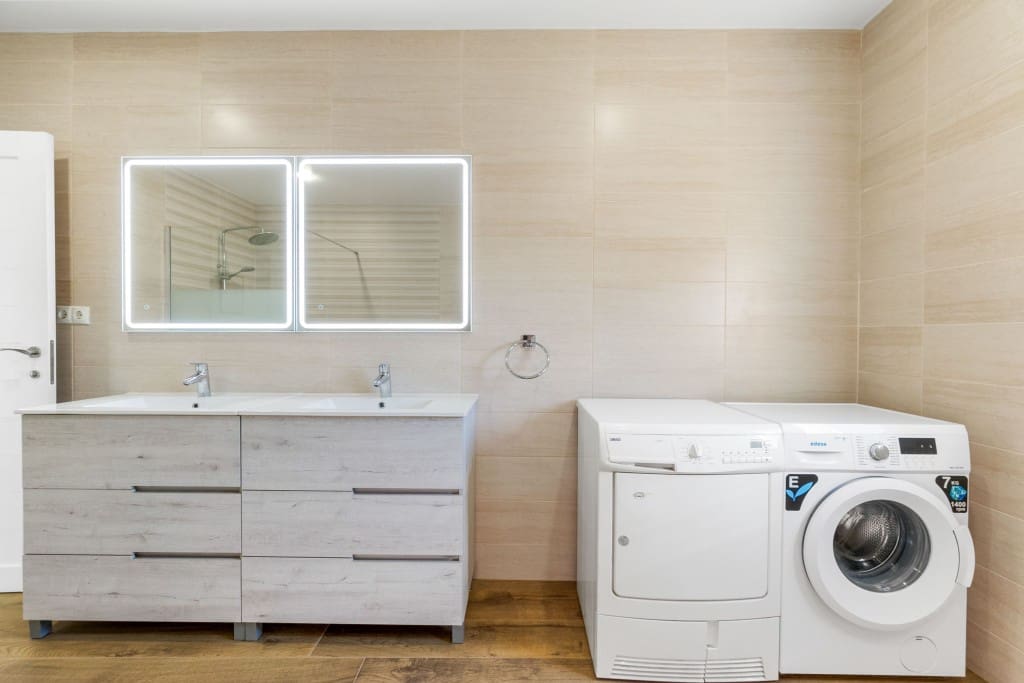 6 makuuhuone Omakotitalo myytävänä paikassa San Miguel de Salinas mukana uima-altaan 
autotalli - 899 000 € (Ref: 9296761)