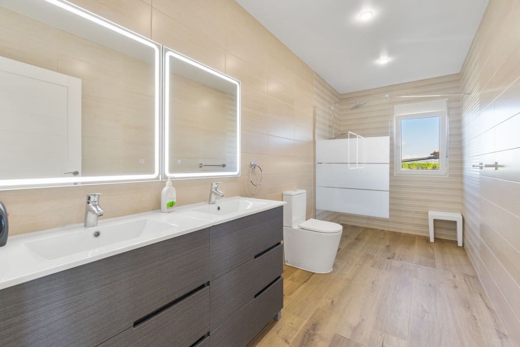 6 makuuhuone Omakotitalo myytävänä paikassa San Miguel de Salinas mukana uima-altaan 
autotalli - 899 000 € (Ref: 9296761)