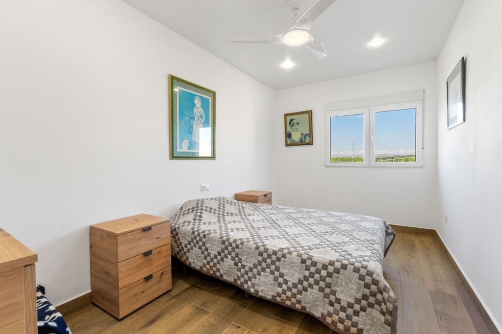 6 makuuhuone Omakotitalo myytävänä paikassa San Miguel de Salinas mukana uima-altaan 
autotalli - 899 000 € (Ref: 9296761)