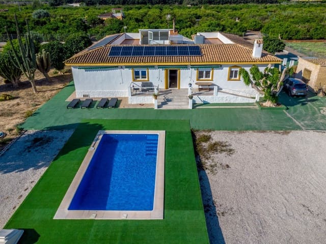 6 makuuhuone Omakotitalo myytävänä paikassa San Miguel de Salinas mukana uima-altaan 
autotalli - 899 000 € (Ref: 9296761)