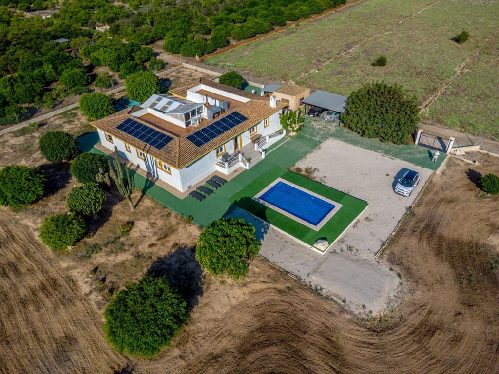 6 makuuhuone Omakotitalo myytävänä paikassa San Miguel de Salinas mukana uima-altaan 
autotalli - 899 000 € (Ref: 9296761)