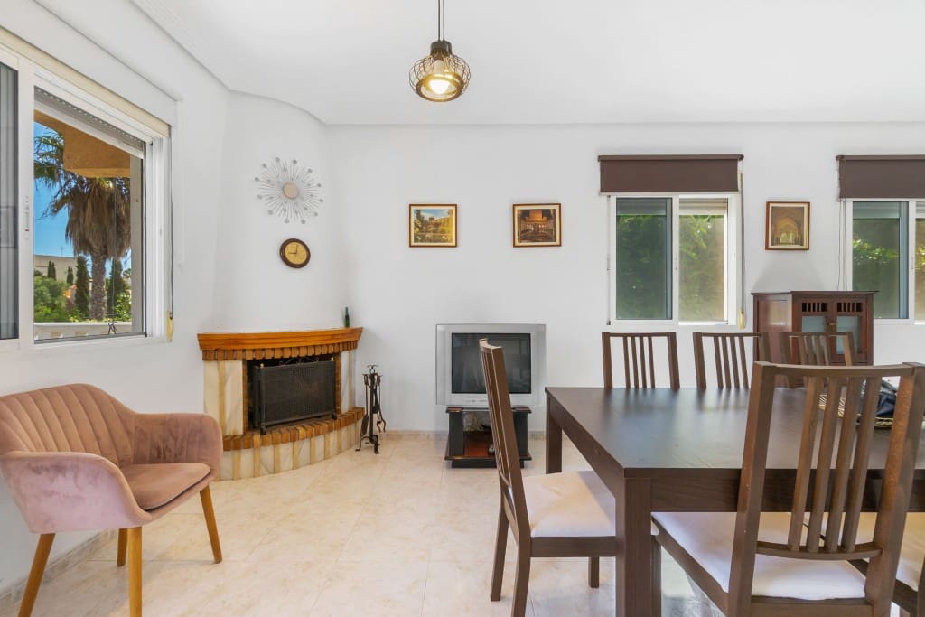 3 slaapkamer Villa te koop in Los Altos met zwembad garage - € 365.000 (Ref: 9326176)