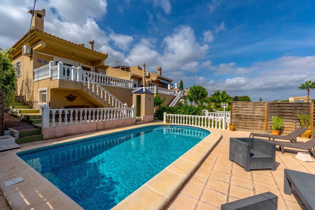 3 slaapkamer Villa te koop in Los Altos met zwembad garage - € 365.000 (Ref: 9326176)