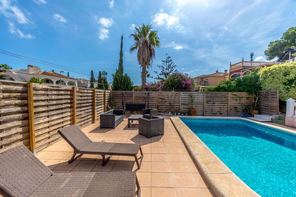 3 slaapkamer Villa te koop in Los Altos met zwembad garage - € 365.000 (Ref: 9326176)