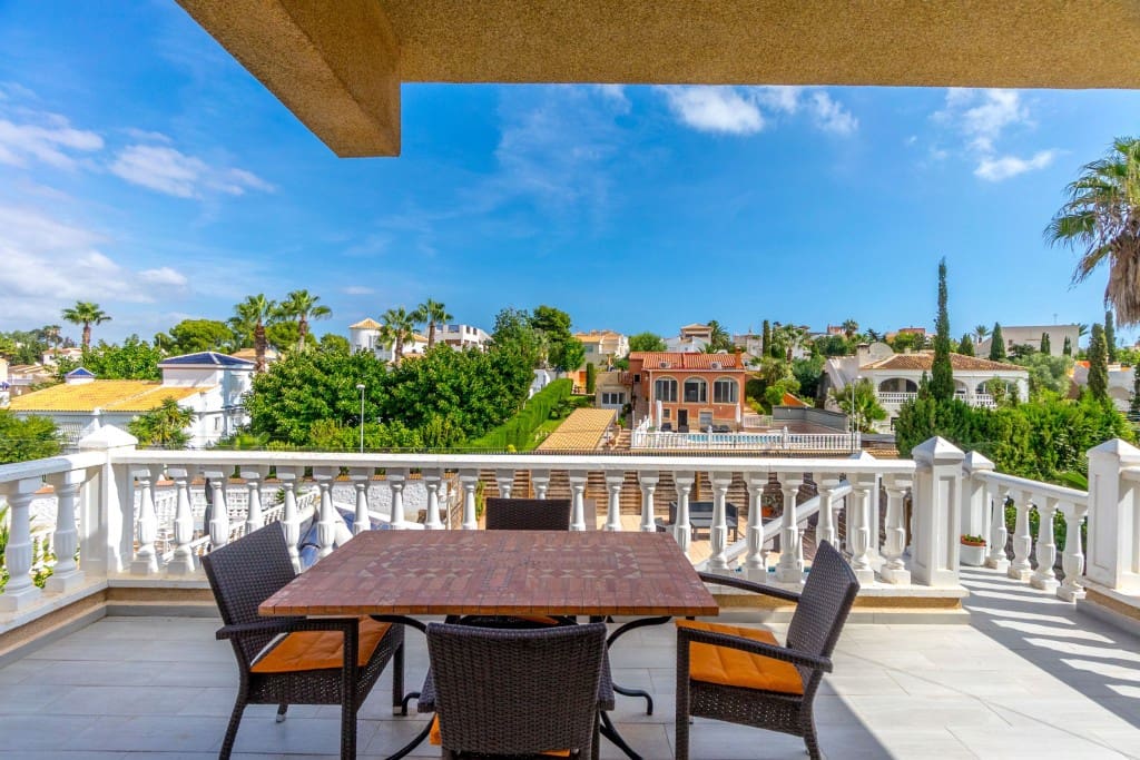 3 slaapkamer Villa te koop in Los Altos met zwembad garage - € 365.000 (Ref: 9326176)