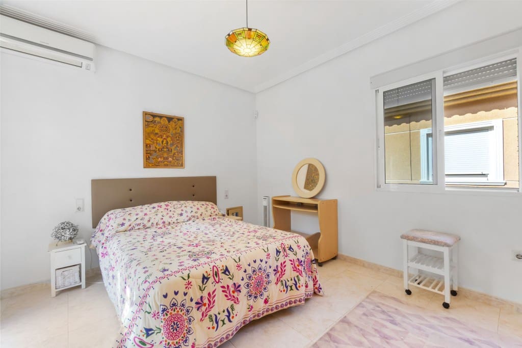 3 slaapkamer Villa te koop in Los Altos met zwembad garage - € 365.000 (Ref: 9326176)