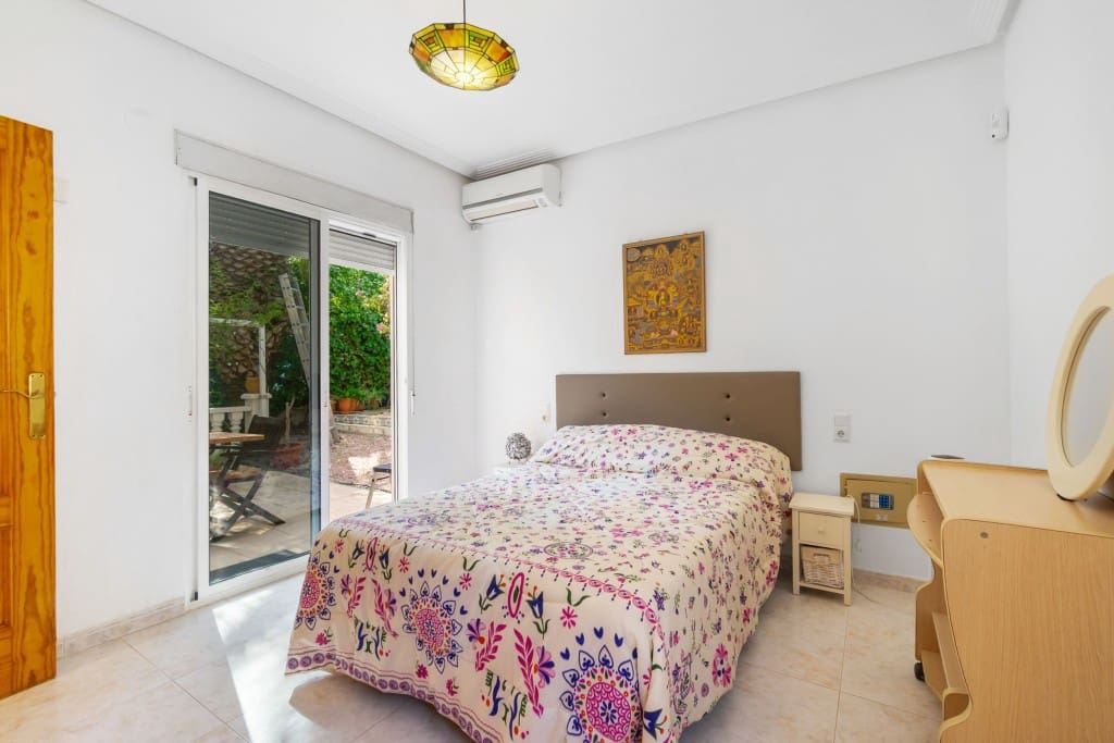 3 slaapkamer Villa te koop in Los Altos met zwembad garage - € 365.000 (Ref: 9326176)