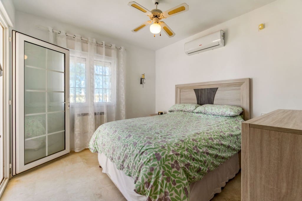 3 Zimmer Villa zu verkaufen in Playa Flamenca mit Pool Garage - 372.000 € (Ref: 9330330)