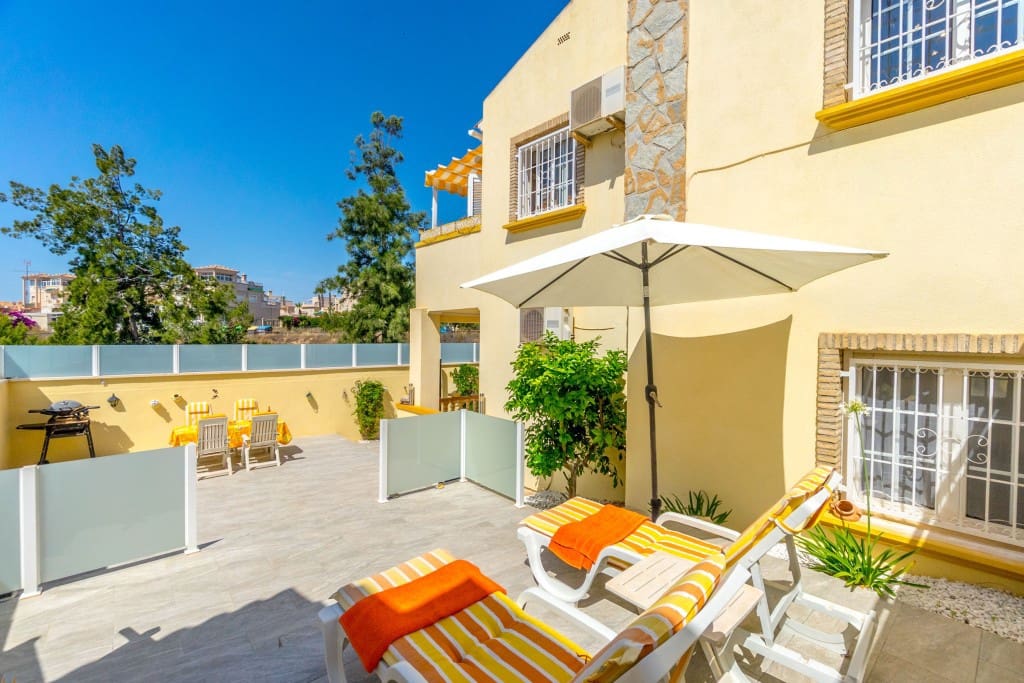 3 Zimmer Villa zu verkaufen in Playa Flamenca mit Pool Garage - 372.000 € (Ref: 9330330)