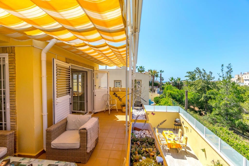 3 Zimmer Villa zu verkaufen in Playa Flamenca mit Pool Garage - 372.000 € (Ref: 9330330)