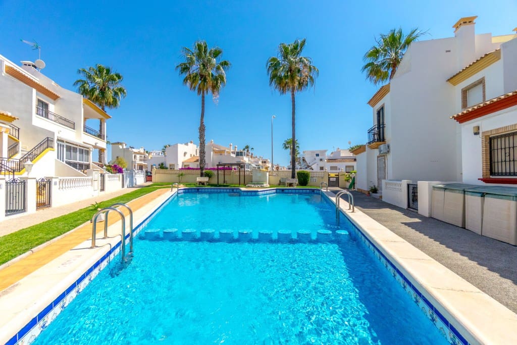 3 Zimmer Villa zu verkaufen in Playa Flamenca mit Pool Garage - 372.000 € (Ref: 9330330)