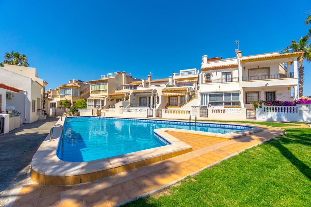 3 Zimmer Villa zu verkaufen in Playa Flamenca mit Pool Garage - 372.000 € (Ref: 9330330)