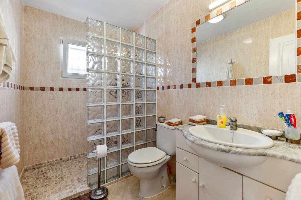 3 Zimmer Villa zu verkaufen in Playa Flamenca mit Pool Garage - 372.000 € (Ref: 9330330)