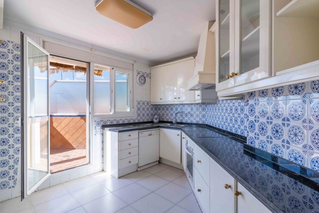 3 soverom Penthouse til salgs i Estepona - € 585 000 (Ref: 9330335)