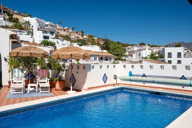 3 slaapkamer Villa te koop in Nerja met zwembad garage - € 649.000 (Ref: 9340968)