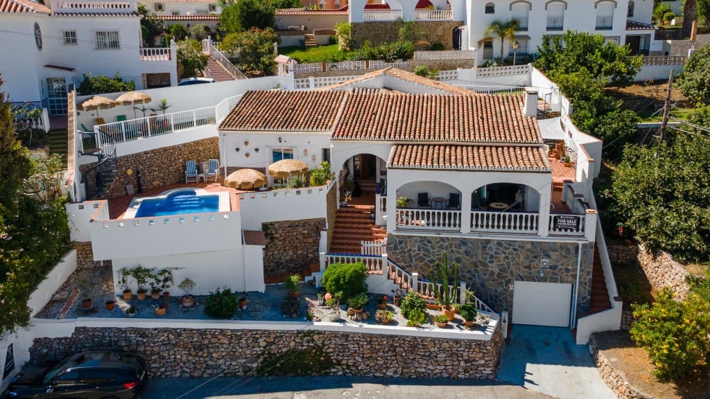 3 slaapkamer Villa te koop in Nerja met zwembad garage - € 649.000 (Ref: 9340968)