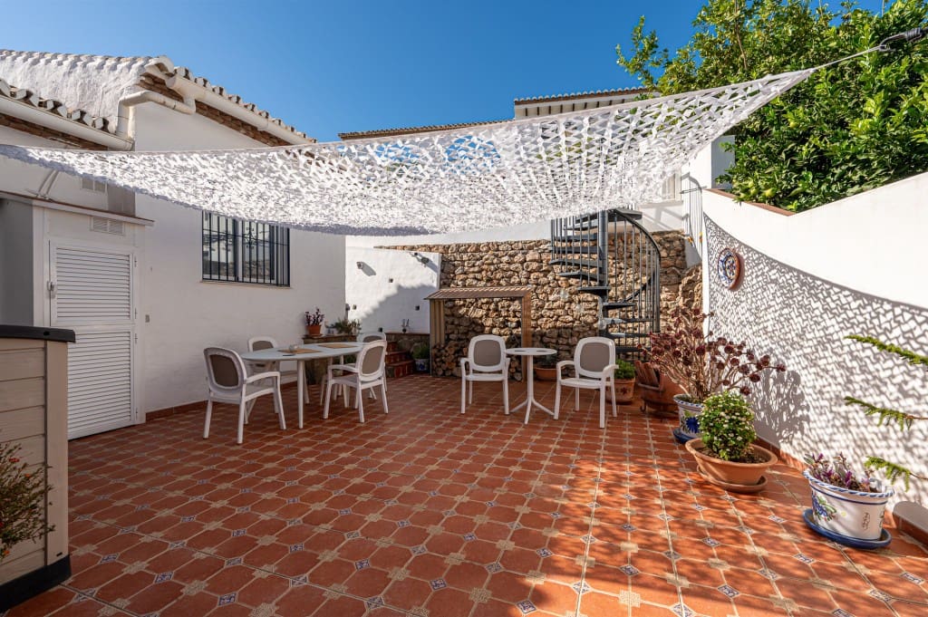 3 slaapkamer Villa te koop in Nerja met zwembad garage - € 649.000 (Ref: 9340968)