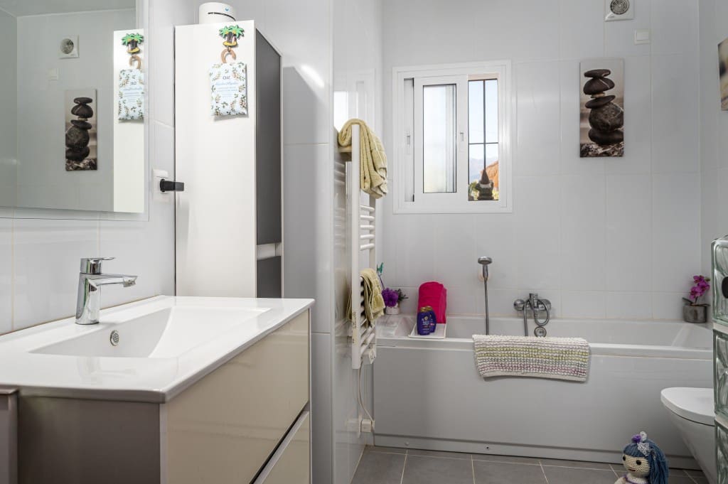 3 slaapkamer Villa te koop in Nerja met zwembad garage - € 649.000 (Ref: 9340968)