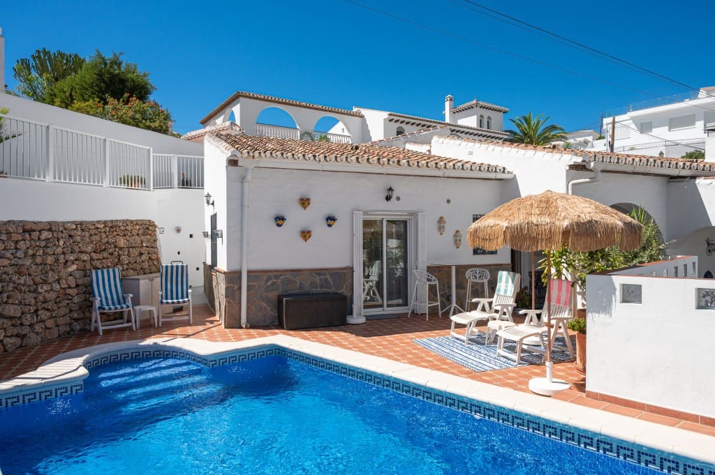 3 slaapkamer Villa te koop in Nerja met zwembad garage - € 649.000 (Ref: 9340968)