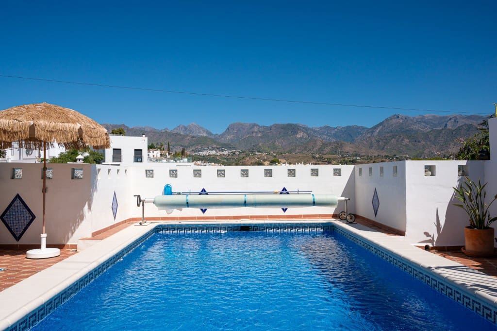 3 slaapkamer Villa te koop in Nerja met zwembad garage - € 649.000 (Ref: 9340968)