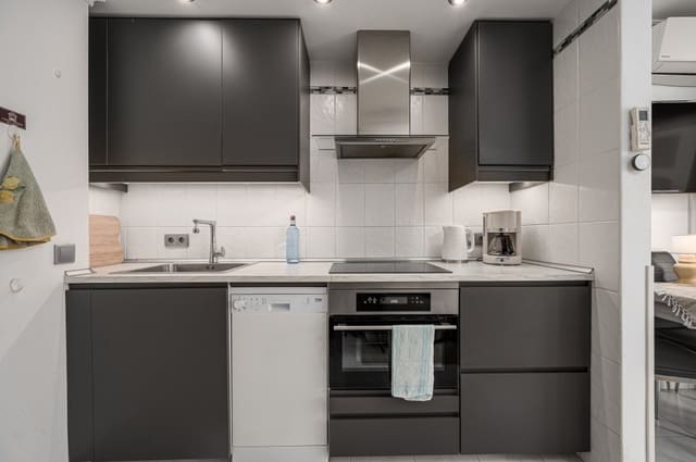 2 sovrum Lägenhet till salu i Nerja med pool - 360 000 € (Ref: 9340969)