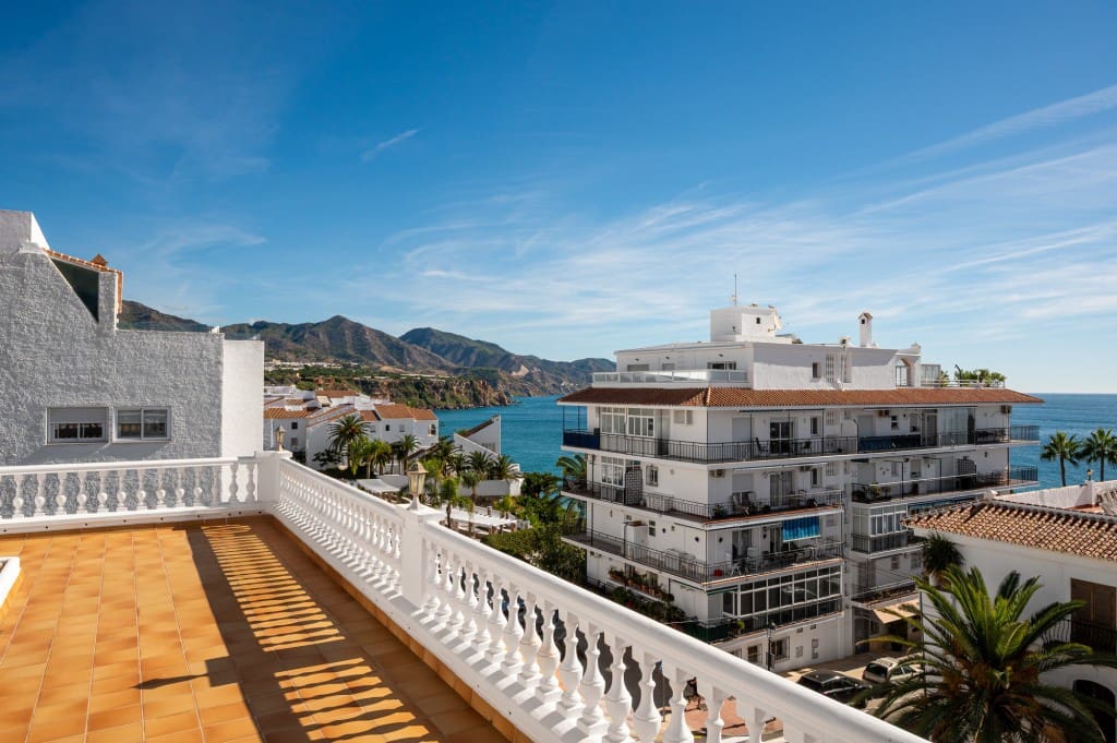 2 sovrum Lägenhet till salu i Nerja med pool - 360 000 € (Ref: 9340969)