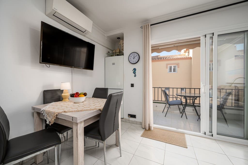 2 sovrum Lägenhet till salu i Nerja med pool - 360 000 € (Ref: 9340969)