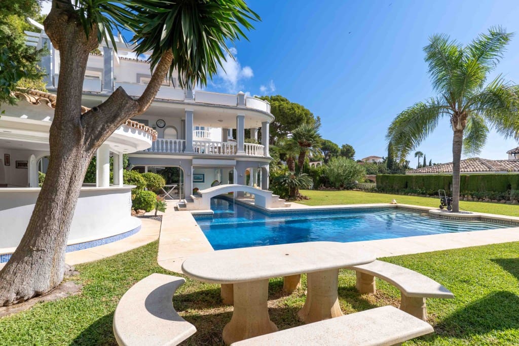 5 slaapkamer Villa te koop in La Capellania met zwembad garage - € 2.595.000 (Ref: 9349037)