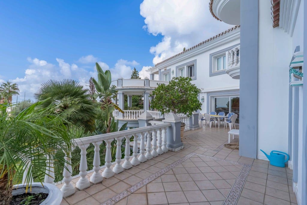 5 slaapkamer Villa te koop in La Capellania met zwembad garage - € 2.595.000 (Ref: 9349037)