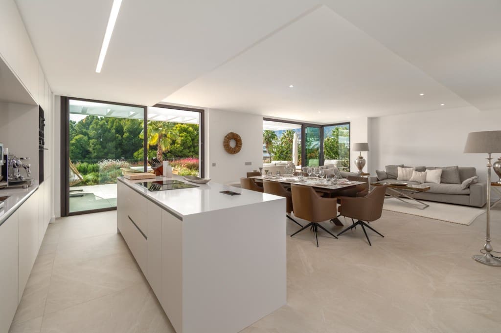 4 slaapkamer Halfvrijstaande villa te koop in Marbella met zwembad garage - € 2.095.000 (Ref: 9349038)