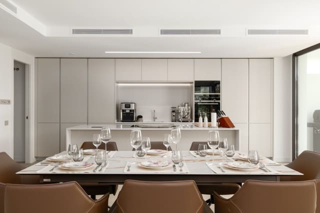 4 soveværelse Semi-Rækkehus til salg i Santa Clara, Marbella med swimmingpool garage - € 2.095.000 (Ref: 9349038)