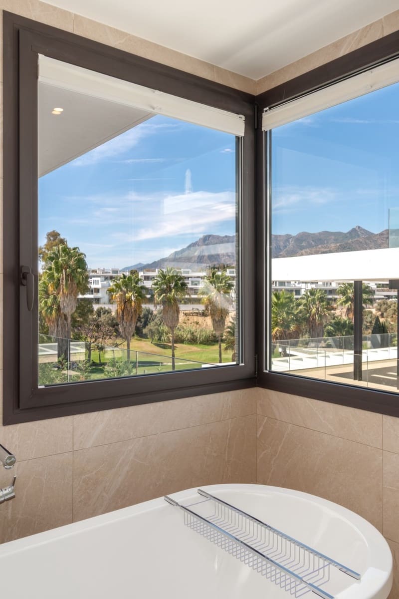 4 slaapkamer Halfvrijstaande villa te koop in Marbella met zwembad garage - € 2.095.000 (Ref: 9349038)