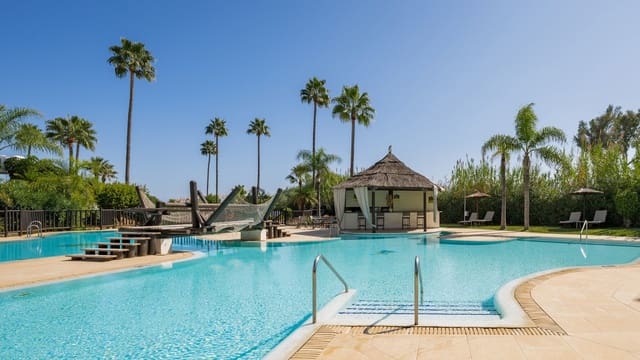 3 slaapkamer Appartement te koop in Estepona met zwembad garage - € 1.995.000 (Ref: 9349040)