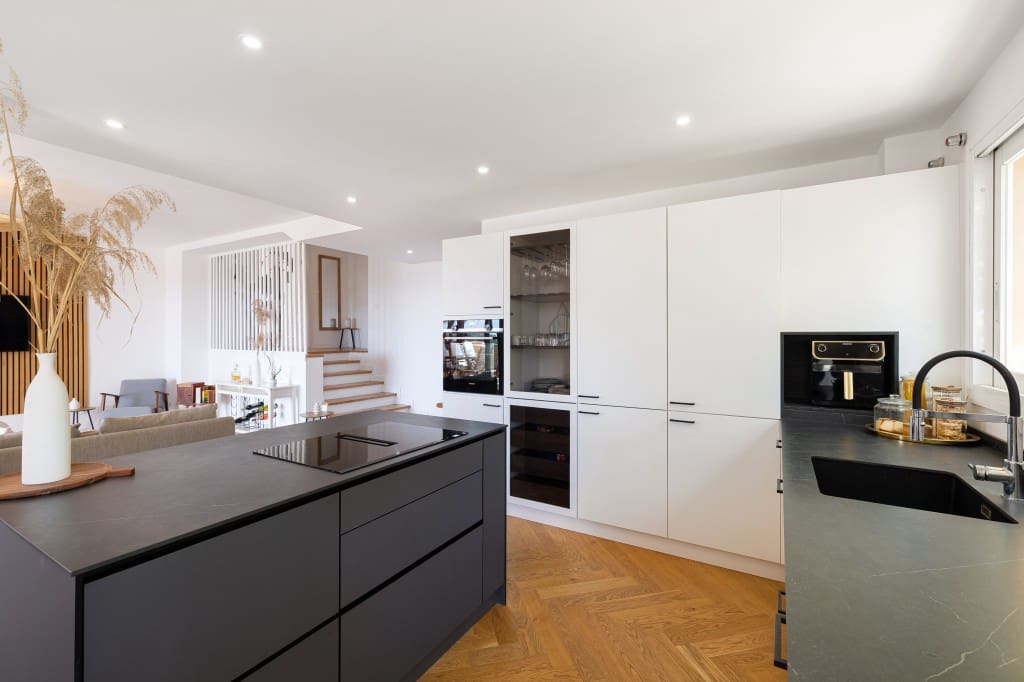 3 soverom Penthouse til salgs i Nueva Andalucia med svømmebasseng garasje - € 1 145 000 (Ref: 9349042)