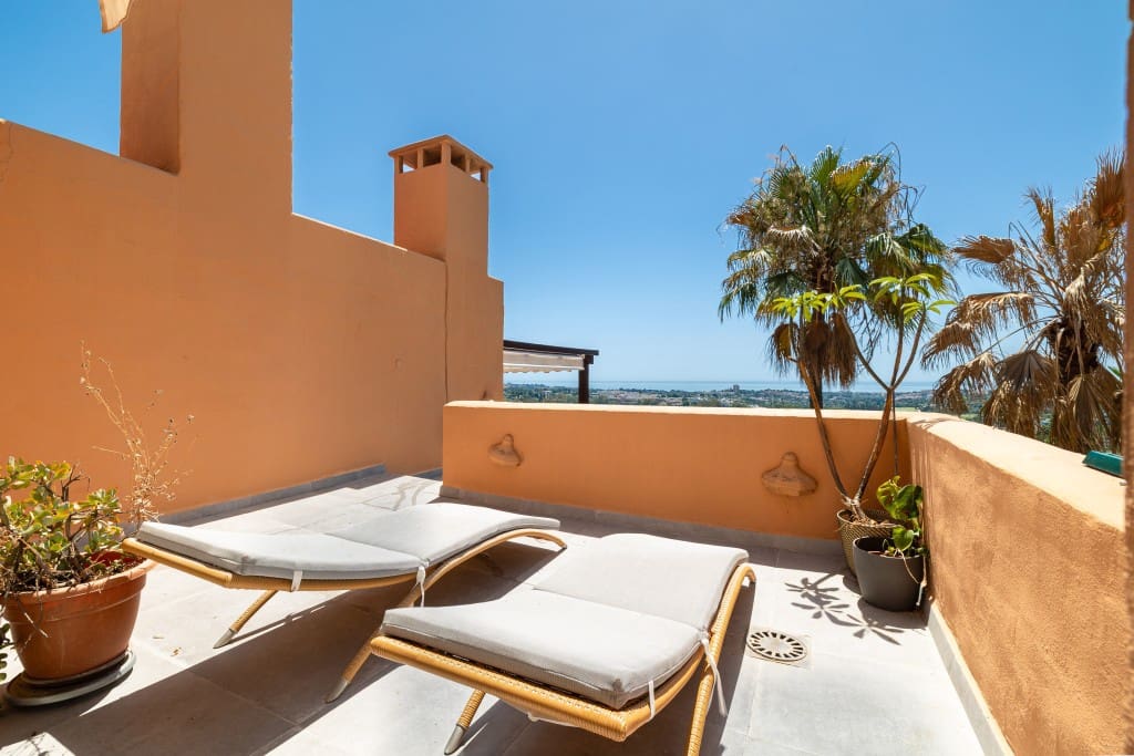 3 soverom Penthouse til salgs i Nueva Andalucia med svømmebasseng garasje - € 1 145 000 (Ref: 9349042)