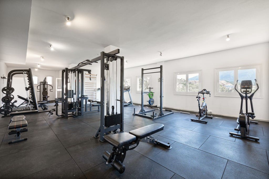 3 soverom Penthouse til salgs i Nueva Andalucia med svømmebasseng garasje - € 1 145 000 (Ref: 9349042)