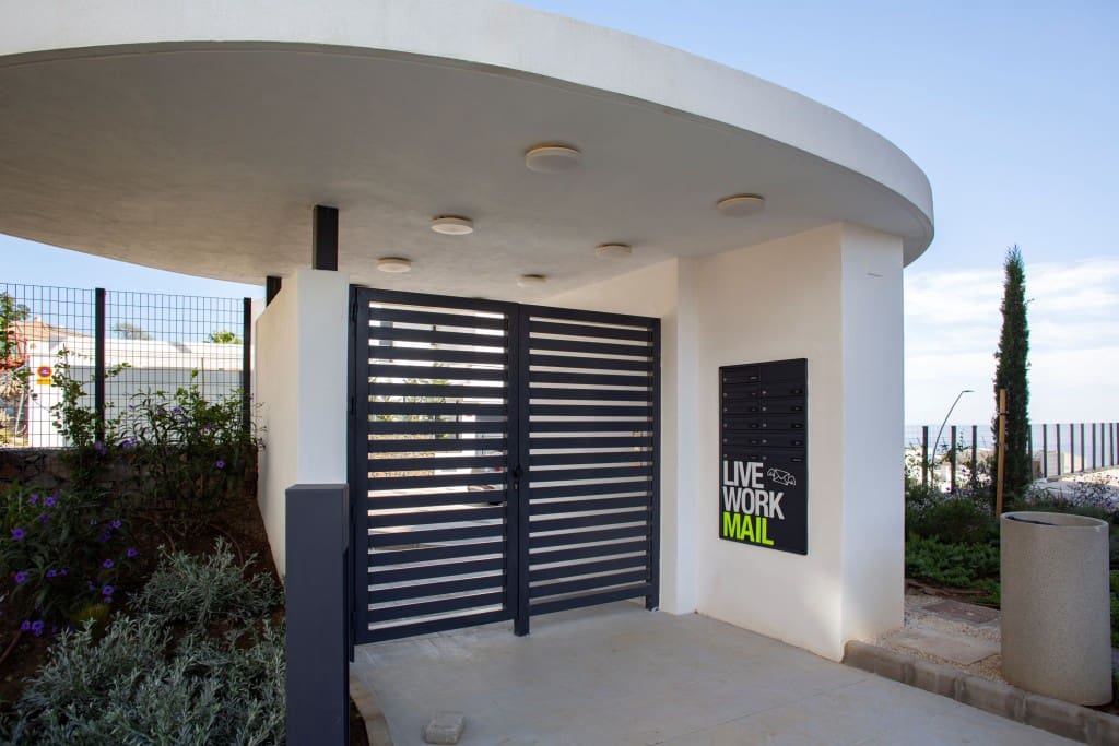 2 bedroom Apartment for sale in Benalmadena with pool garage - € 699,000 (Ref: 9349043)