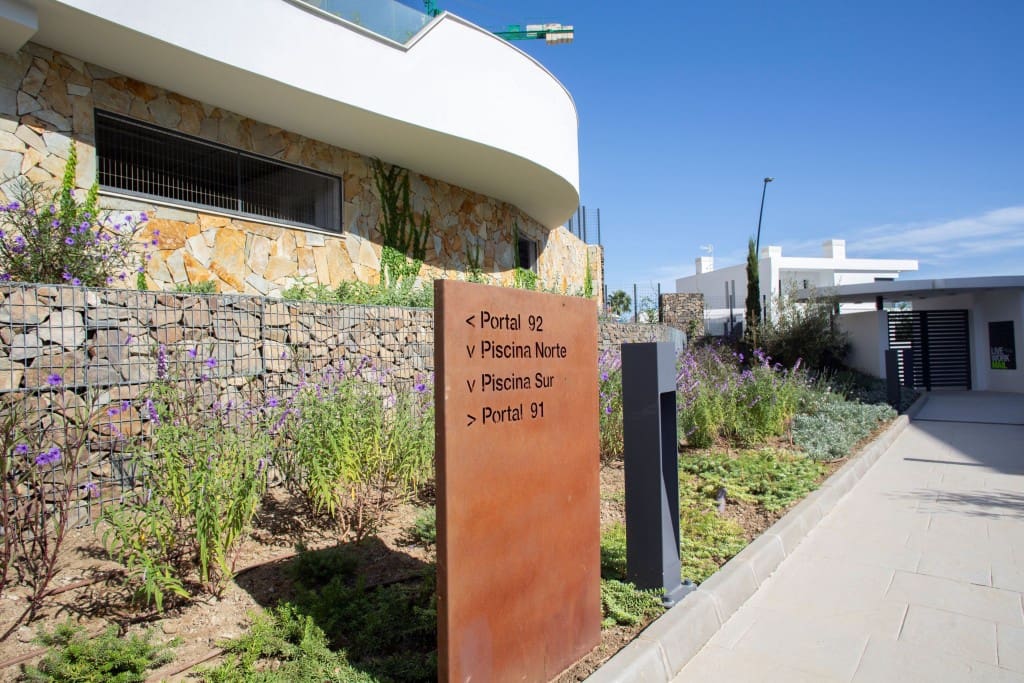 2 bedroom Apartment for sale in Benalmadena with pool garage - € 699,000 (Ref: 9349043)